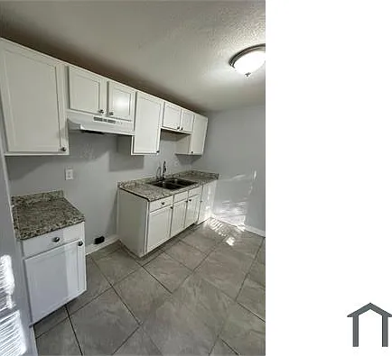 917 W 30th St — Photo 20