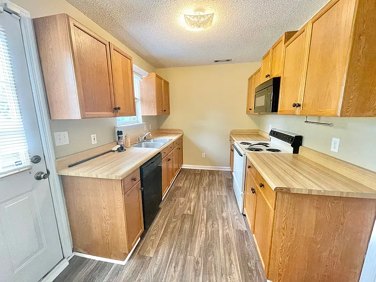 26990 Elkins Rd #N — Photo 5