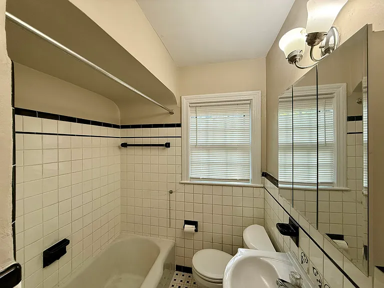 2525 Glenmary Ave #1 — Photo 11