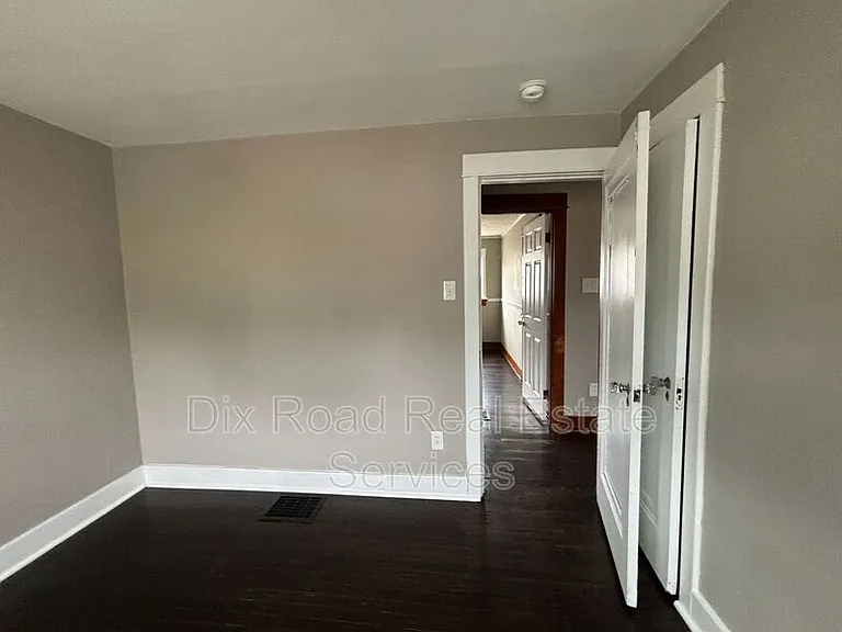 4013 E 3rd St — Photo 22