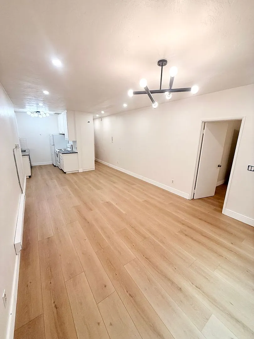 185 Athol Avenue — Photo 1