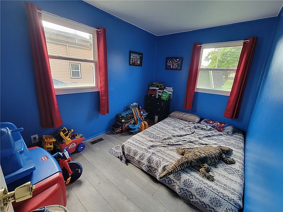 5th image of 108 Funston Ave