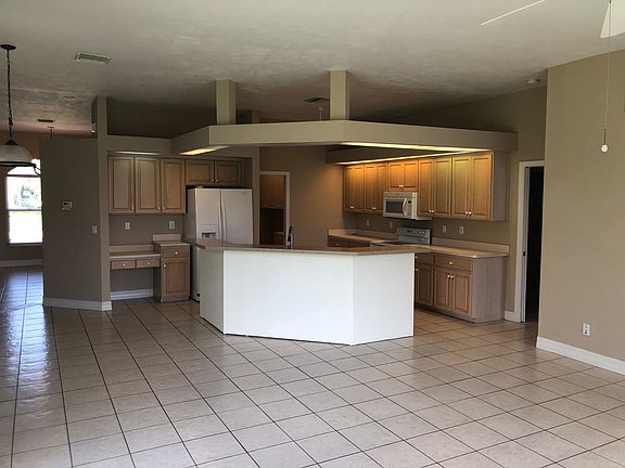 5th image of 4306 SW 1st Ave