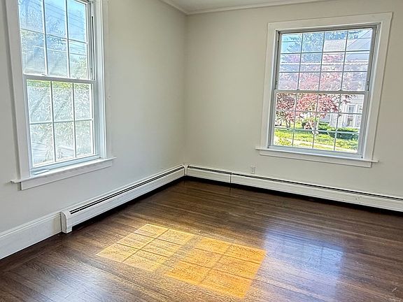 4th image of 118 Temple St #11