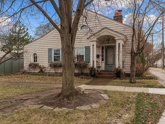 2nd image of 610 Camlin Ave