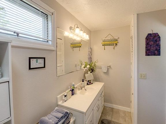 5th image of 45 Scrimgeour Rd #1