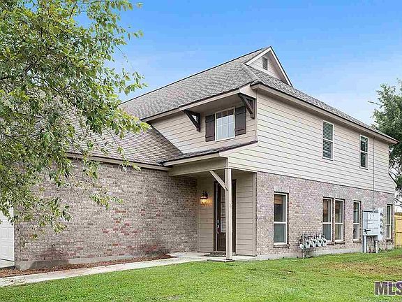 3rd image of 18110 Pinehurst Dr