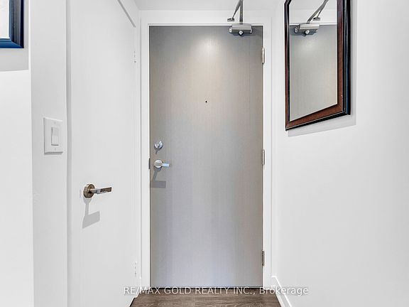 5th image of 100 Harbour St #1202