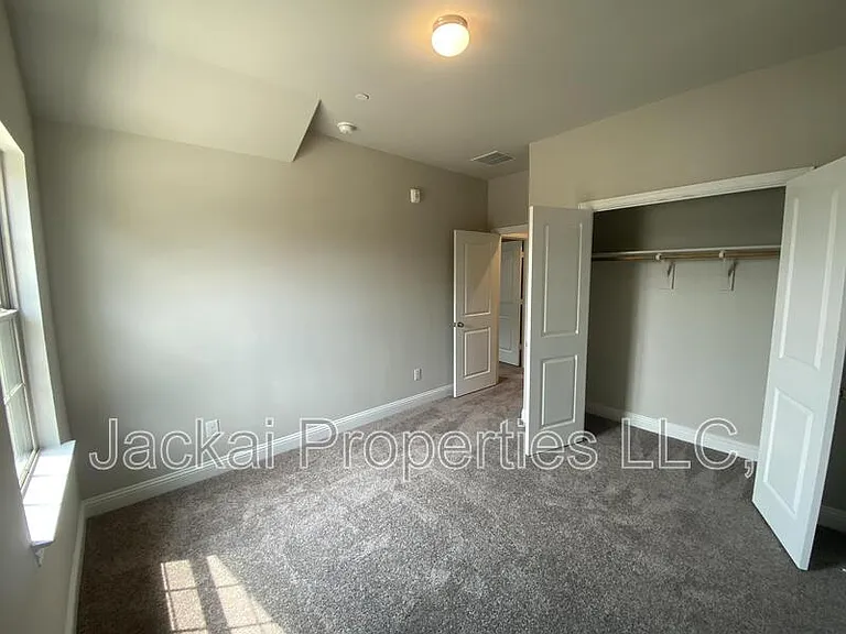 801 Ponds Edge Ln — Photo 24