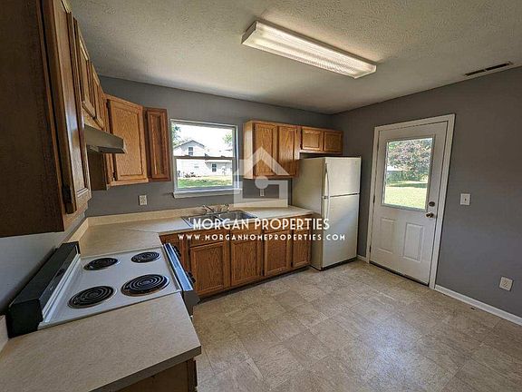 5th image of 1733 E Redfern Way