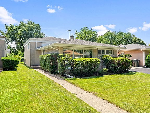 2nd image of 25 Wilmette Ave