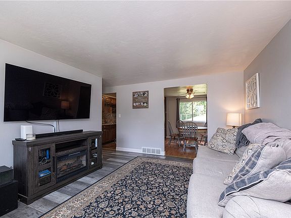 5th image of 133 Courtney Dr