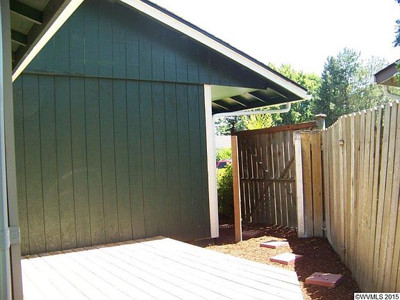 3rd image of 969 Chickadee Ct NE