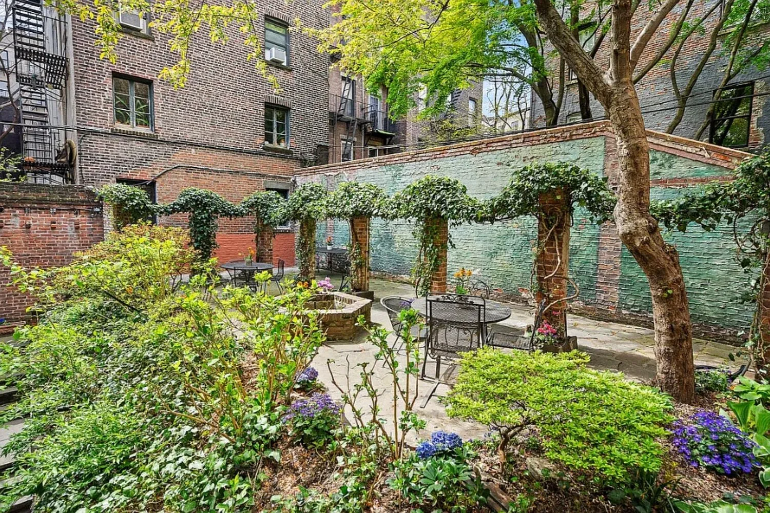 290 West 11th Street — Photo 3