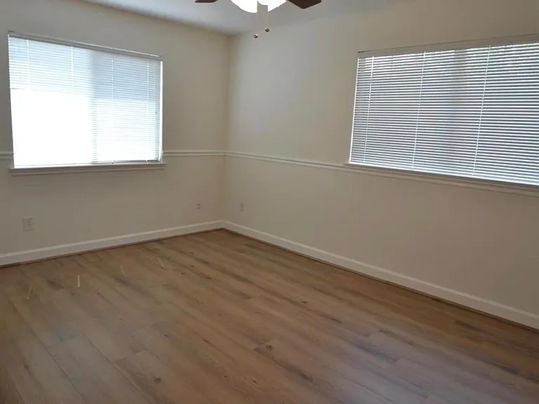 2110 Banfield Ct — Photo 33