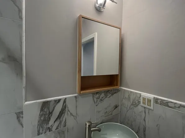 10 S 10th St APT 2R, Philadelphia, PA 19107