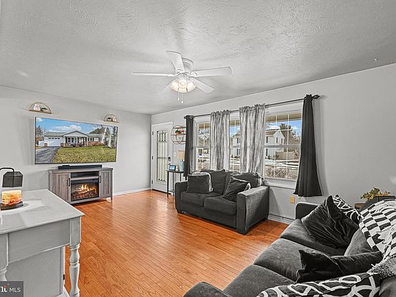 4th image of 3541 Village Rd