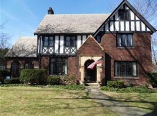 2996 Falmouth Rd, Shaker Heights, OH 44122