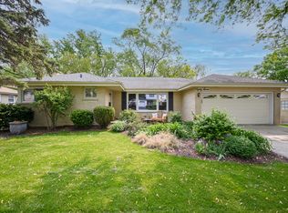 87 Grove Ave, Glen Ellyn, IL 60137