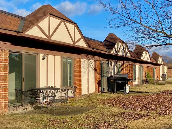 29900 Grand Oaks Dr APT 23, Warren, MI 48092