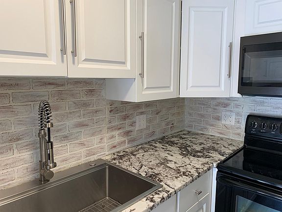 4th image of 3939 Iola Dr