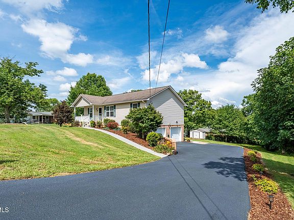3rd image of 1306 Greenlee Dr
