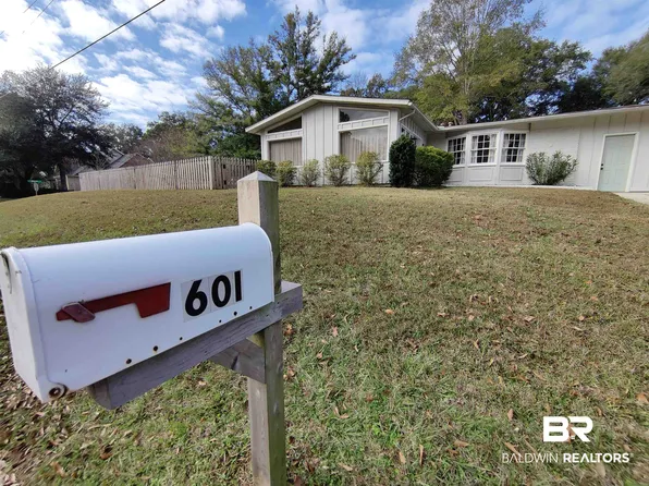 601 Bon Secour St, Fairhope, AL 36532