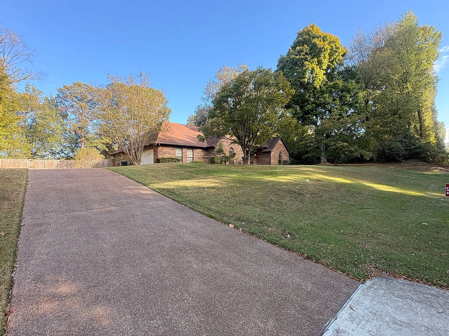 Spacious 4-Bedroom Home with Sunroom and Huge Fenced Backyard in Bartlett! — Photo 3