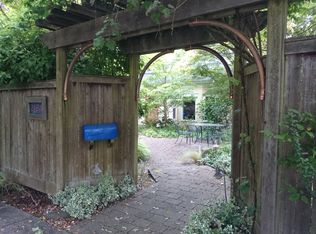 2124 N 59th St, Seattle, WA 98103