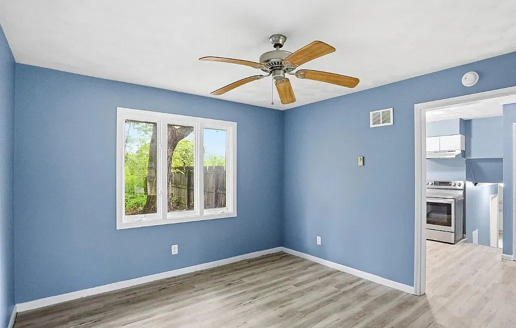 3 bed, 2570 sqft, $1,900 — Photo 2