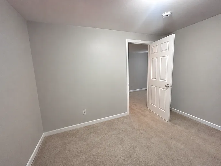 71 1/2 73 Walnut St #101 — Photo 9