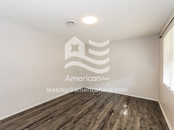 1416526_003_living_room_4.jpg