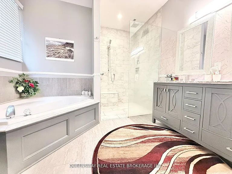 271 Ryerson Cres — Photo 3