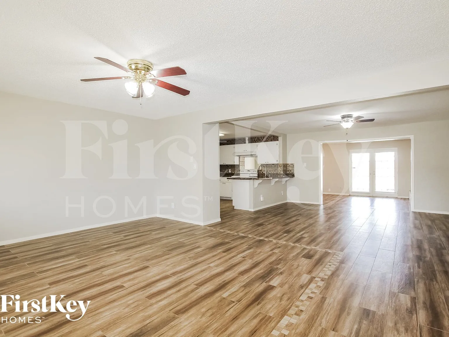 5 bed, 3.0 bath, 2498 sqft, $2,960 — Photo 2