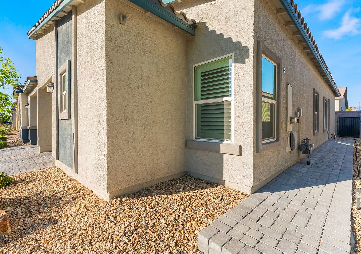 Welcome to this inviting townhome in the desirable Mira & Rigel Pointe at Valley Vista community ... — Photo 4