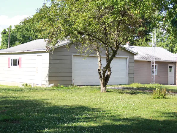603 E 6th St, West Frankfort, IL 62896