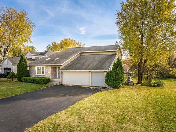 3rd image of 1308 Candlewick Dr NW