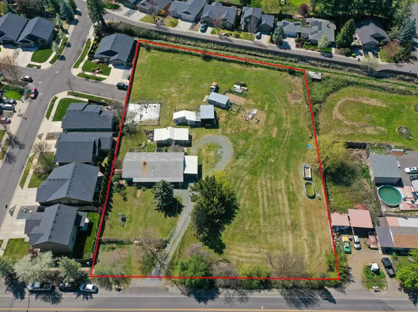 2205 Sunset Dr, Medford, OR 97501