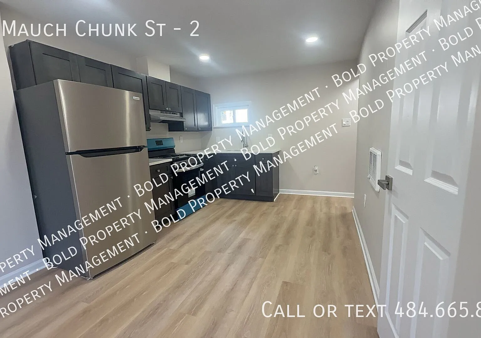 2 Bedroom 1 Bath plus a bonus room — Photo 1