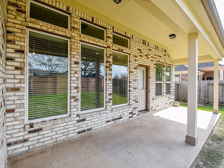 4215 Mill Oaks Dr — Photo 32