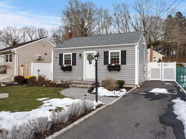 55 Kale Road, Rocky Point, NY 11778