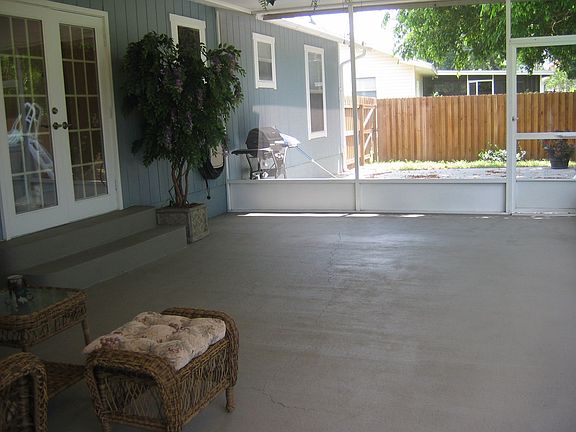 Huge screened lanai