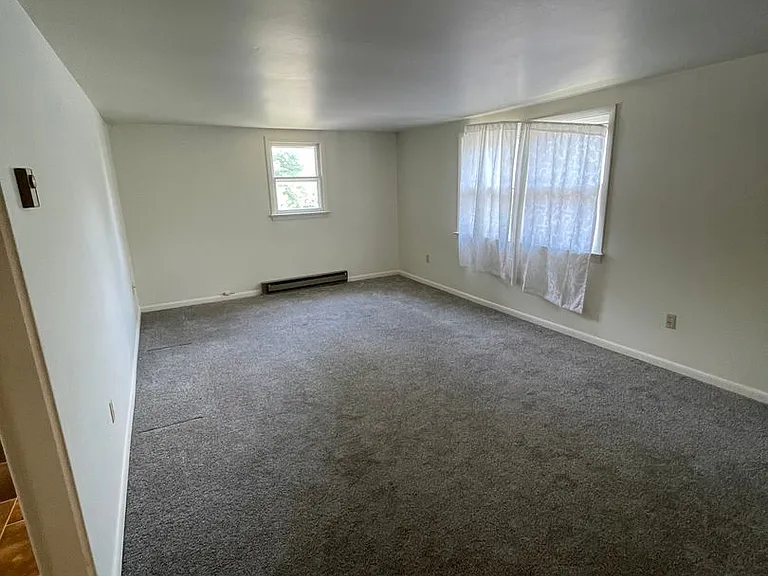 324 N Broad St — Photo 4