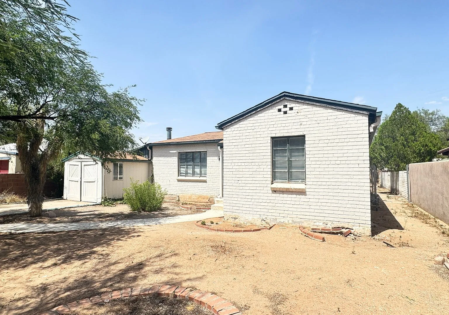 3 bedroom, 1 bath house in Blenman Elm! — Photo 1