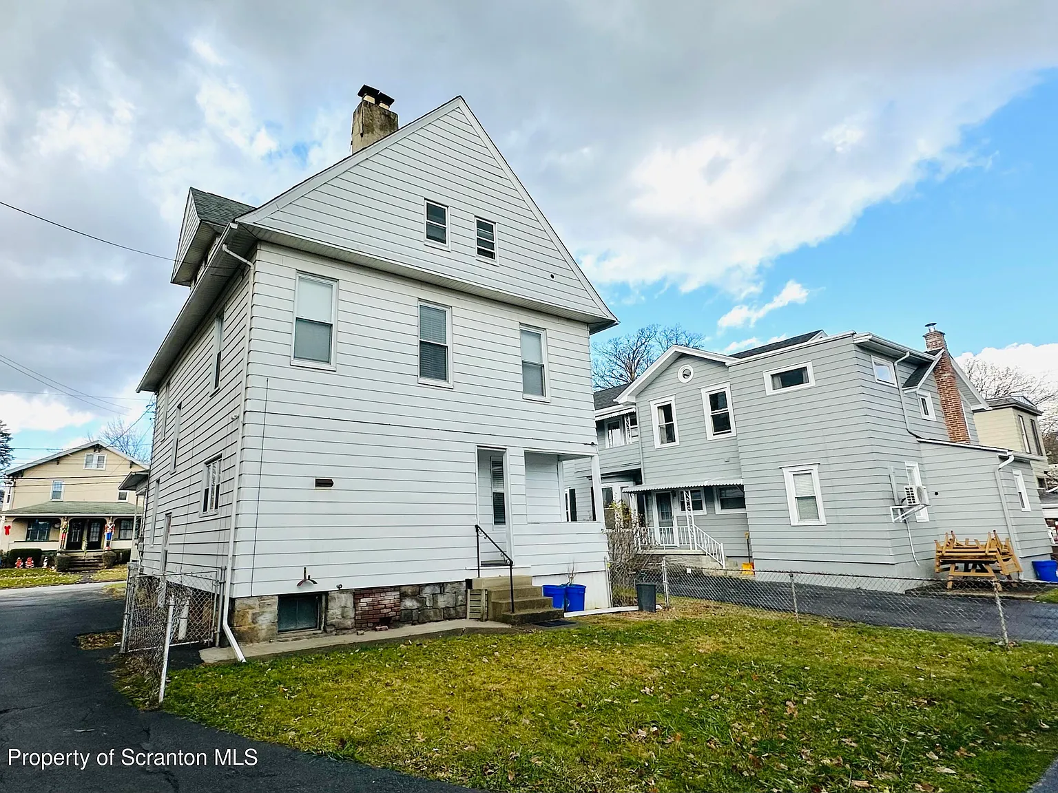 3 bed, 1.5 bath, 1750 sqft, $1,600 — Photo 4