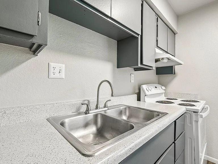 18-web-or-mls-N 23rd Ave-S0307-018