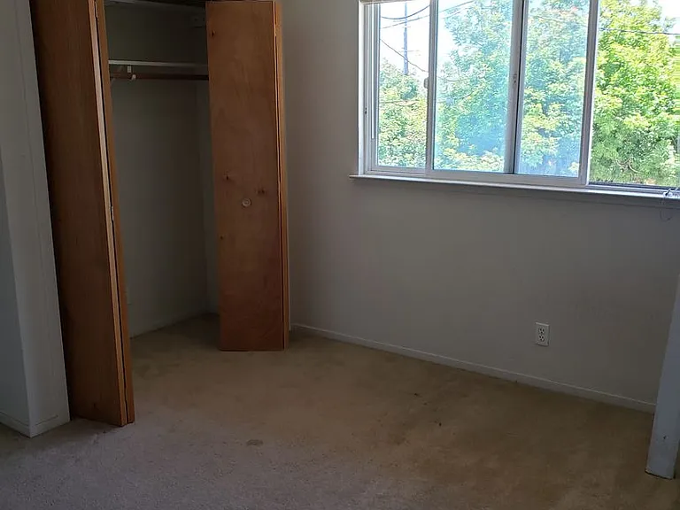 210 Locust St — Photo 7