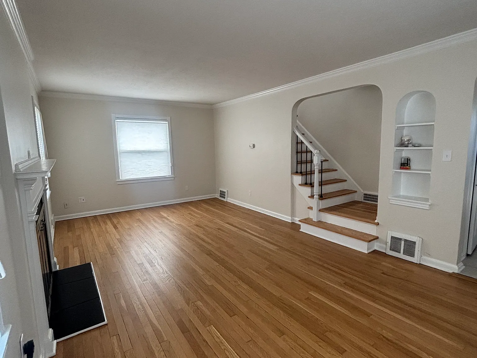 3 bed, 2000 sqft, $2,400 — Photo 3