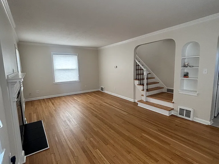 32700 Aurora Rd — Photo 3