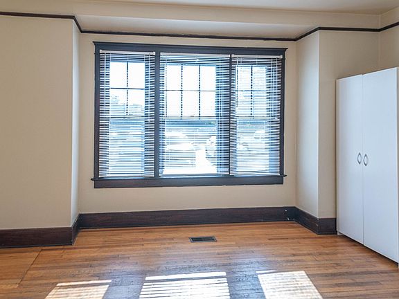 4th image of 124 Adams St